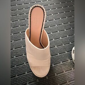 Gucci Women's Cream Mules